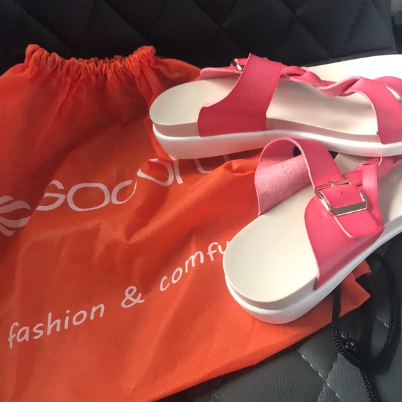 NEVER WORN pink sandals - Picture 6 of 6